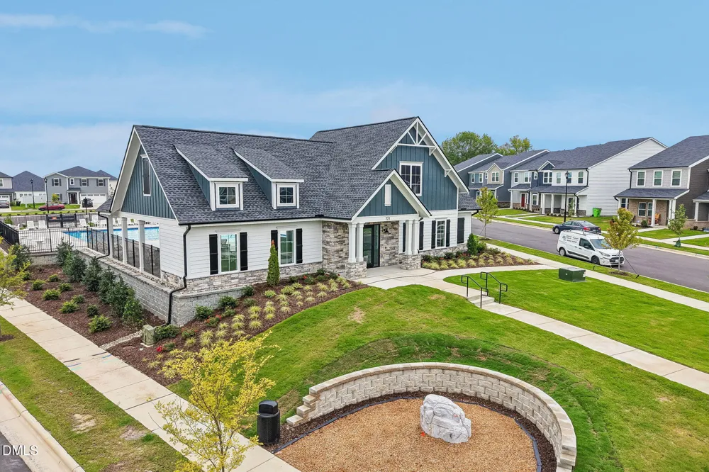 2432 Rosewood Bluff Drive Zebulon, NC 27597