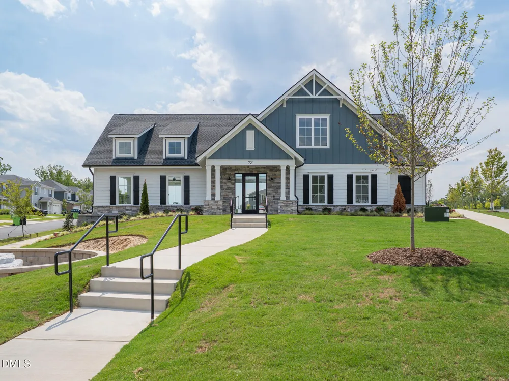 2432 Rosewood Bluff Drive Zebulon, NC 27597
