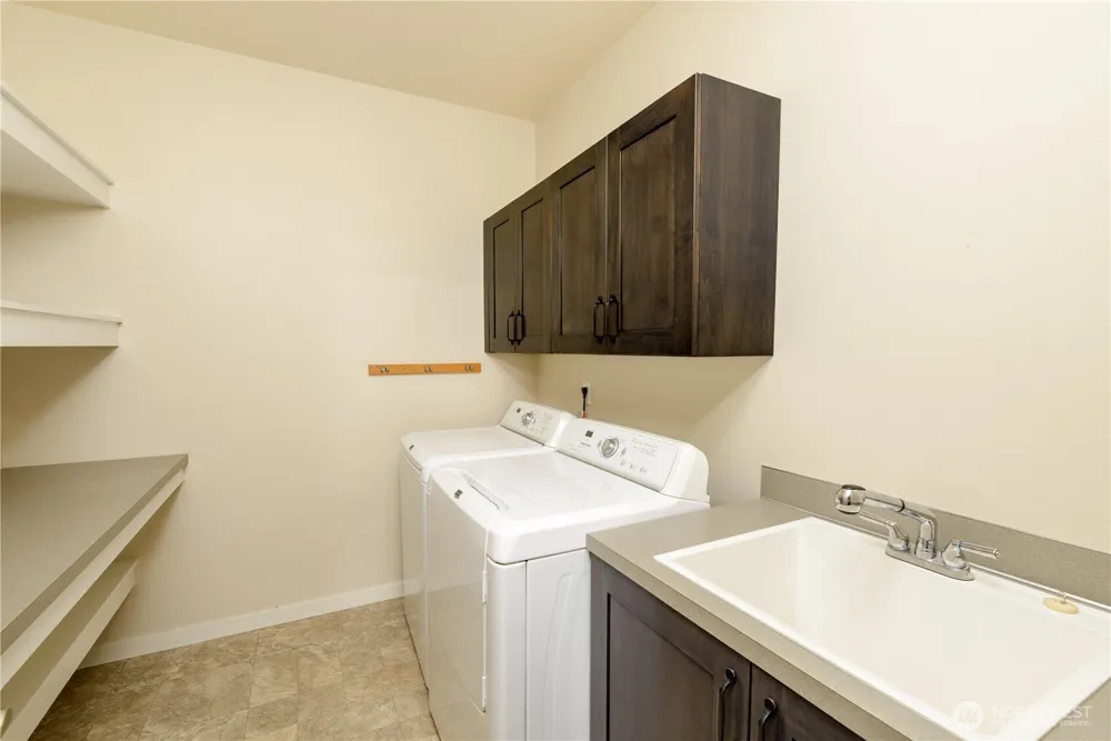 60 Pinehurst Loop Sequim, WA 98382