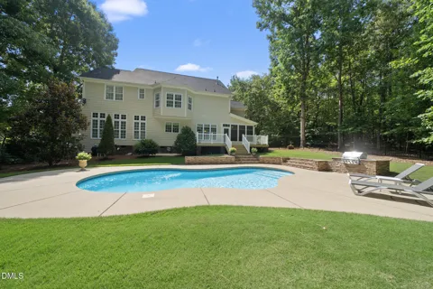 212 Middlecrest Way