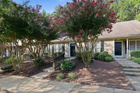 4 Crystal Oaks Court