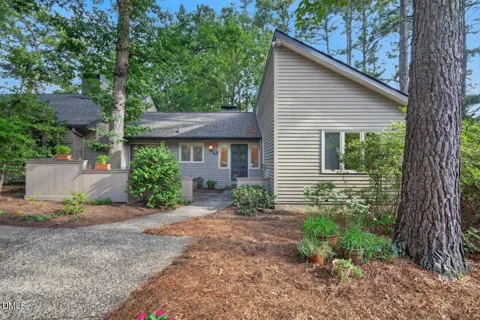 16 Glenmore Drive