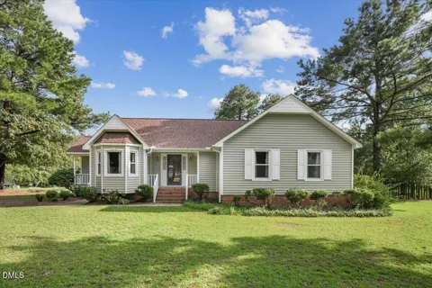 114 Lakeside Circle