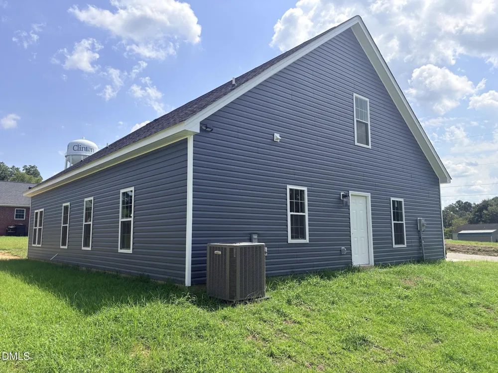 404 Holmes Street Clinton, NC 28328