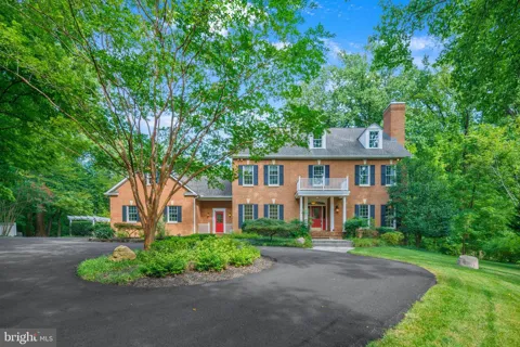 1135 GOLDFINCH LANE