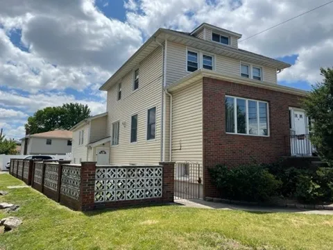 236 FRANKLIN ST