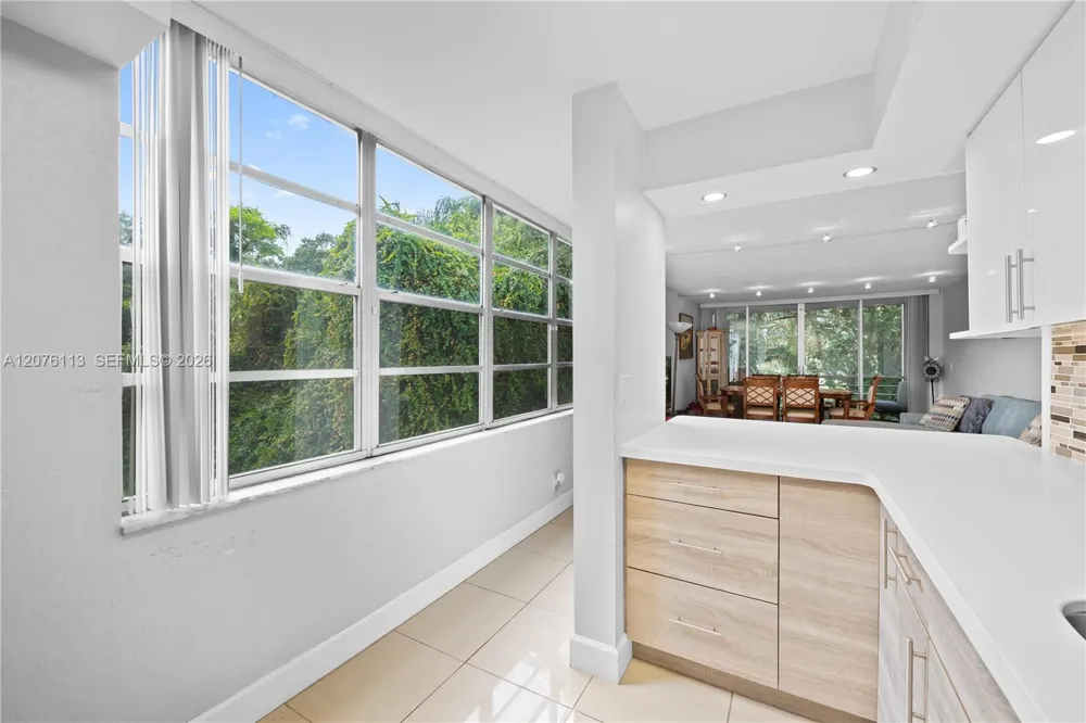 9400 Live Oak Pl #305 Davie, FL 33324
