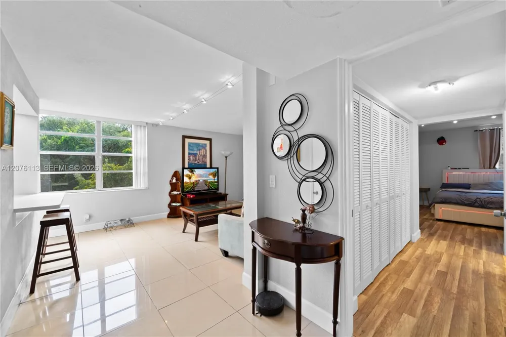 9400 Live Oak Pl #305 Davie, FL 33324