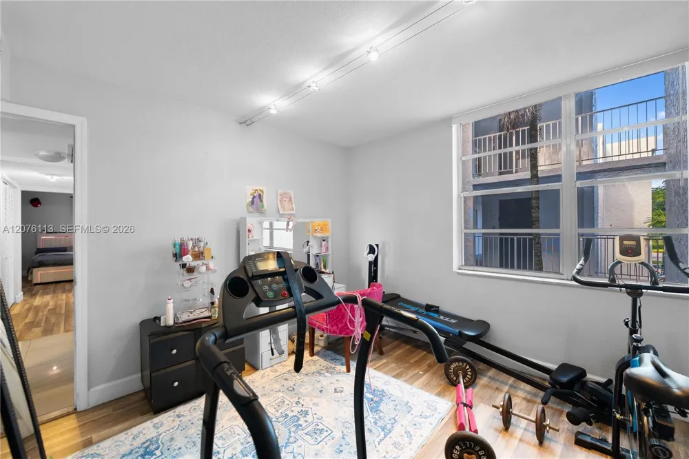 9400 Live Oak Pl #305 Davie, FL 33324
