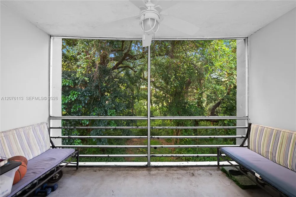 9400 Live Oak Pl #305 Davie, FL 33324