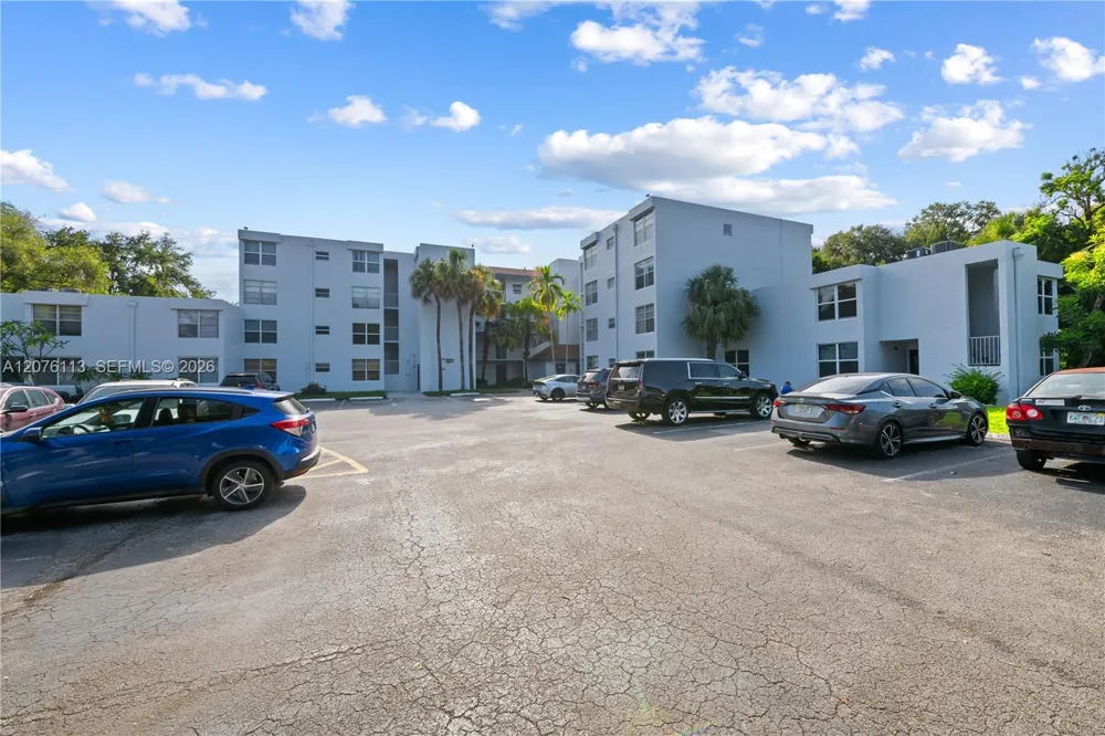 9400 Live Oak Pl #305 Davie, FL 33324