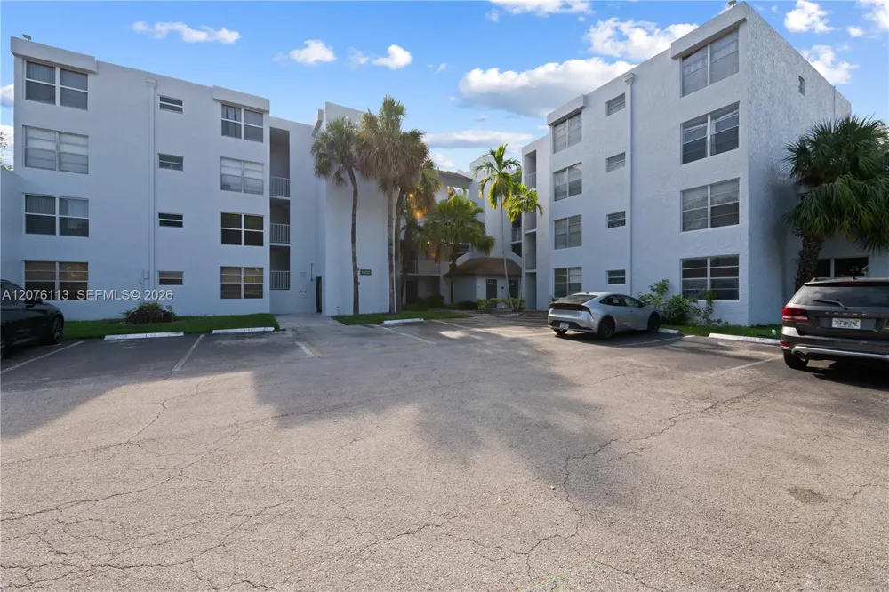 9400 Live Oak Pl #305 Davie, FL 33324