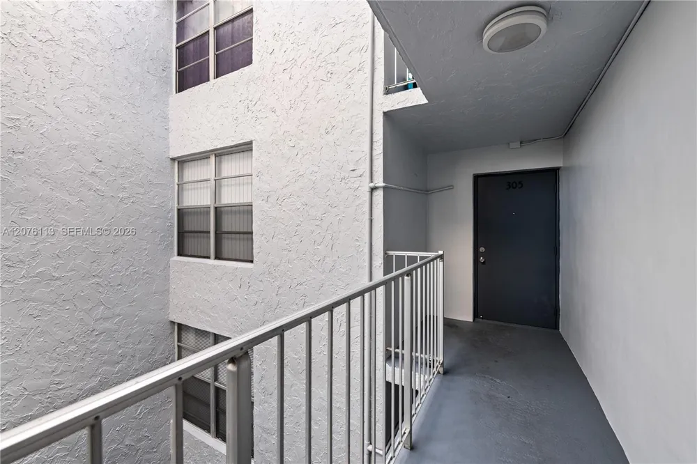 9400 Live Oak Pl #305 Davie, FL 33324