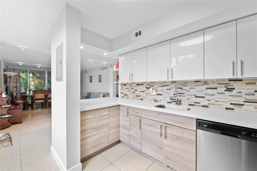 9400 Live Oak Pl #305 Davie, FL 33324