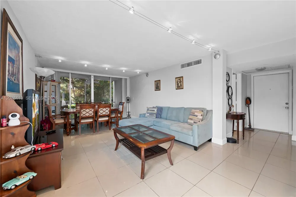 9400 Live Oak Pl #305 Davie, FL 33324
