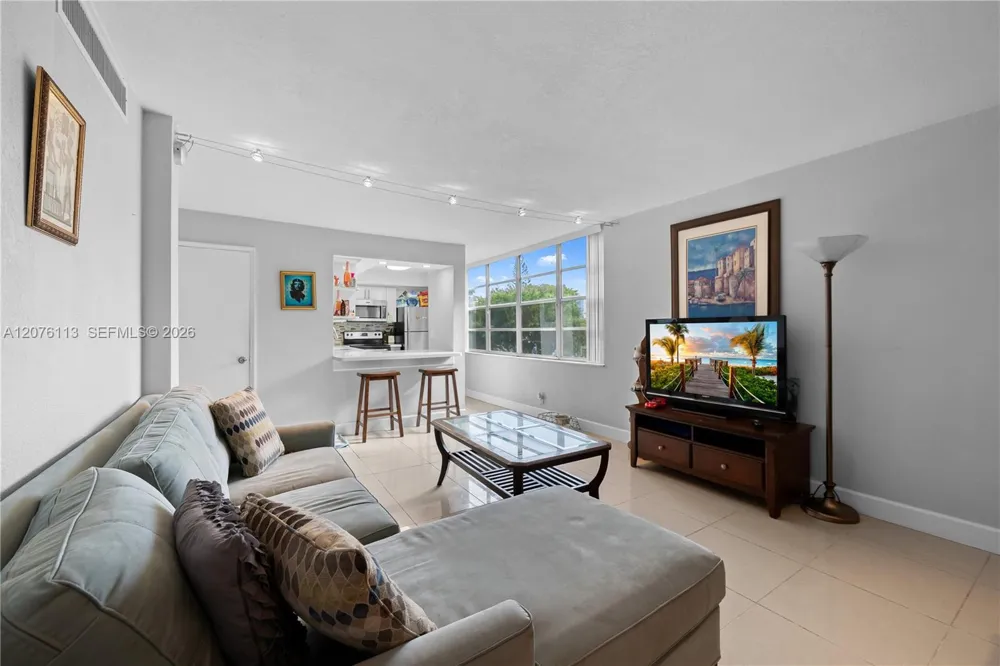 9400 Live Oak Pl #305 Davie, FL 33324