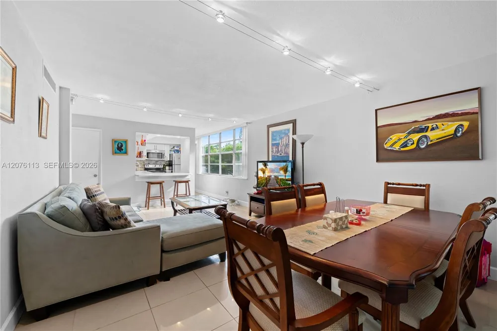 9400 Live Oak Pl #305 Davie, FL 33324