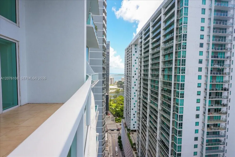 41 SE 5th St #1908 Miami, FL 33131