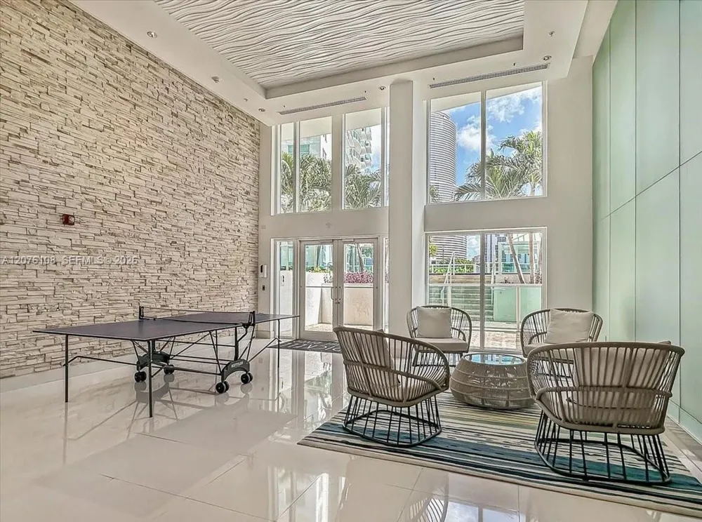 41 SE 5th St #1908 Miami, FL 33131
