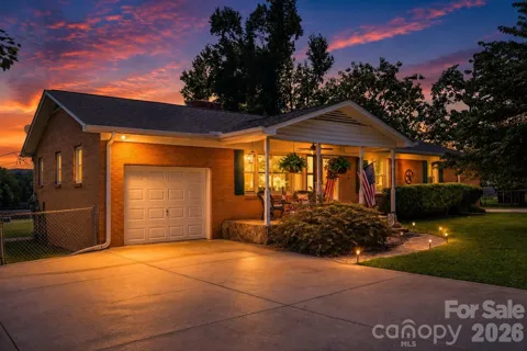 724 Hillcrest Drive