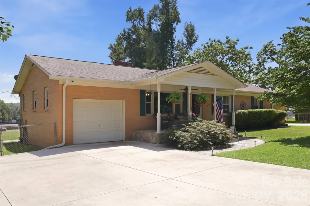 724 Hillcrest Drive Bessemer City, NC 28016