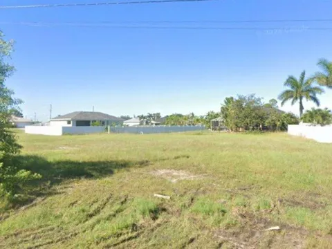 12 SW 25TH PLACE