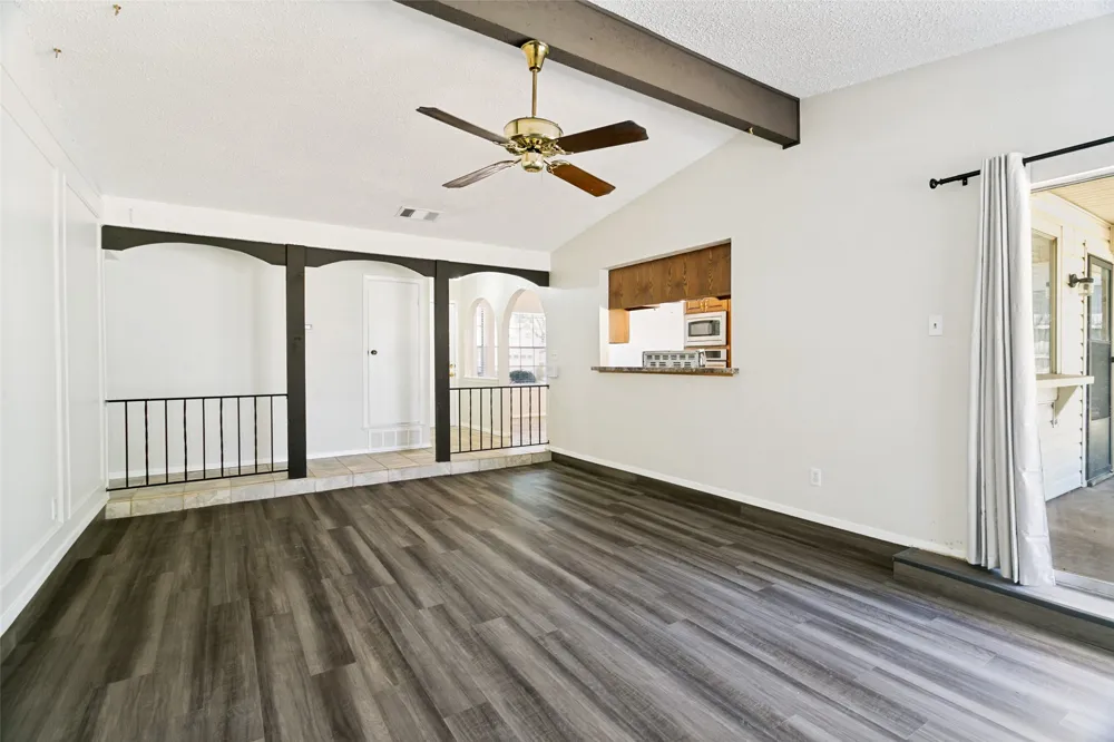 1117 S Thornbush Circle Arlington, TX 76013