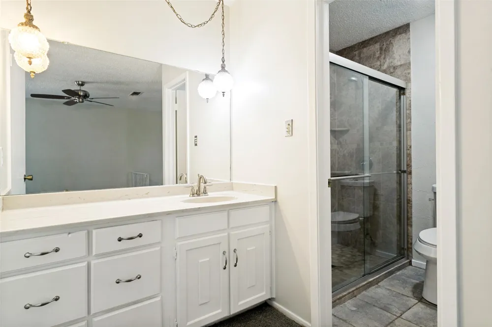 1117 S Thornbush Circle Arlington, TX 76013