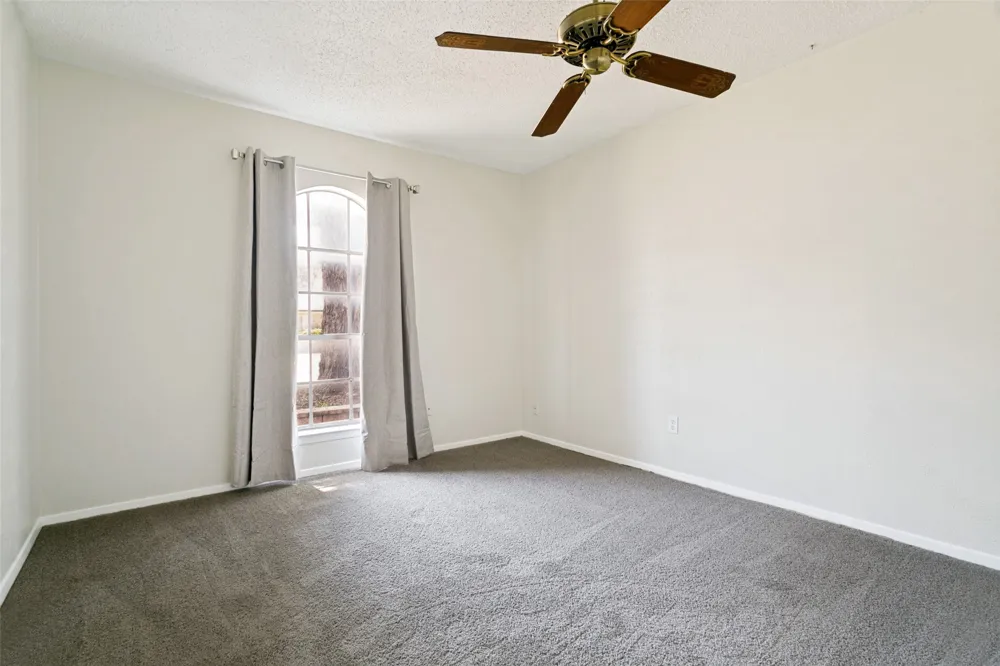 1117 S Thornbush Circle Arlington, TX 76013
