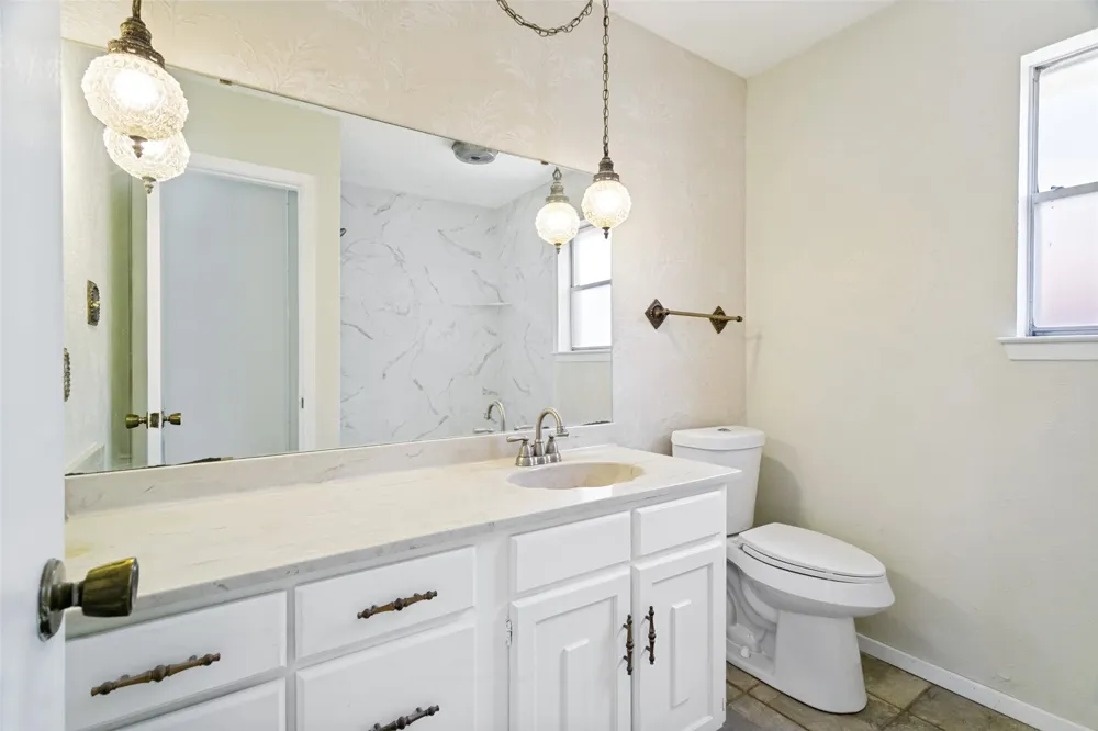1117 S Thornbush Circle Arlington, TX 76013