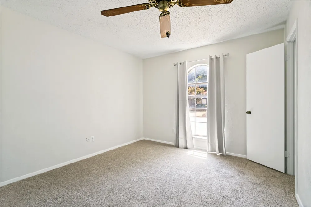 1117 S Thornbush Circle Arlington, TX 76013