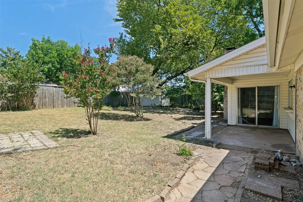 1117 S Thornbush Circle Arlington, TX 76013