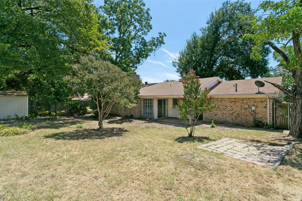 1117 S Thornbush Circle Arlington, TX 76013