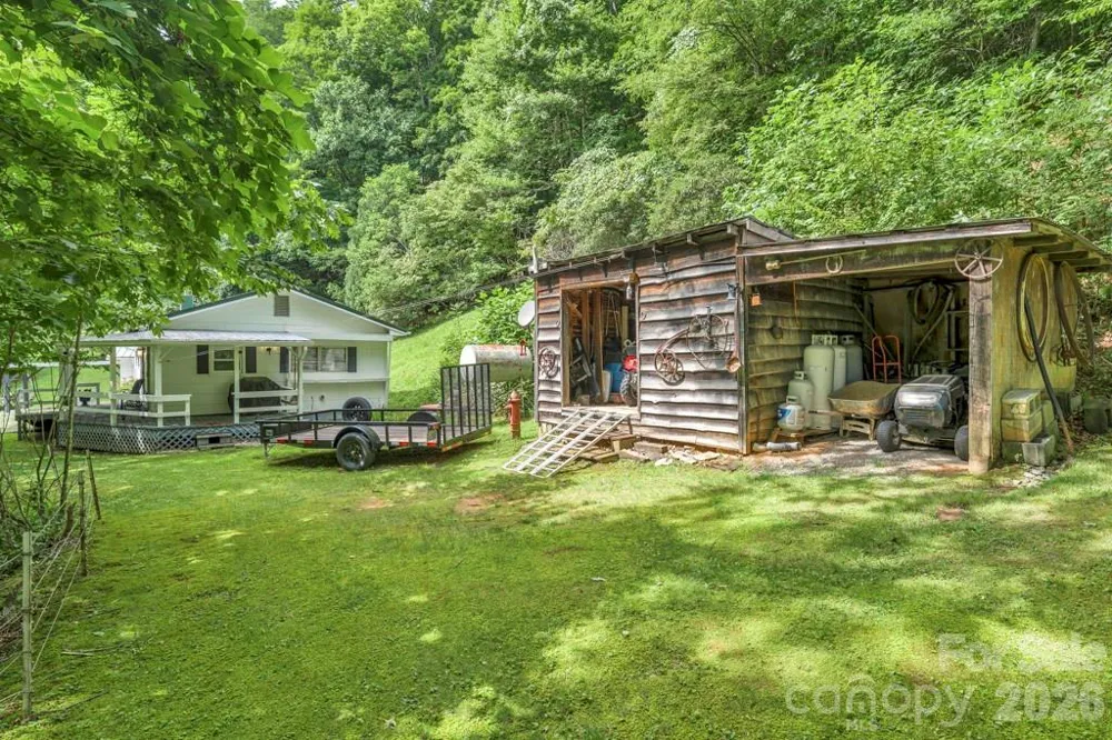 2850 Henson Creek Road Newland, NC 28657