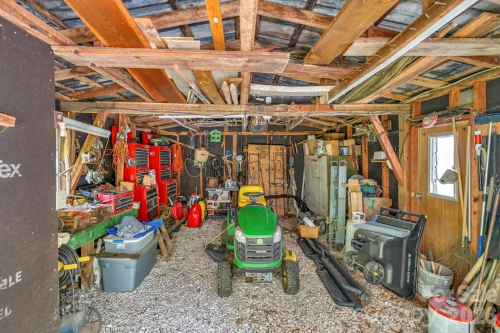 2850 Henson Creek Road Newland, NC 28657