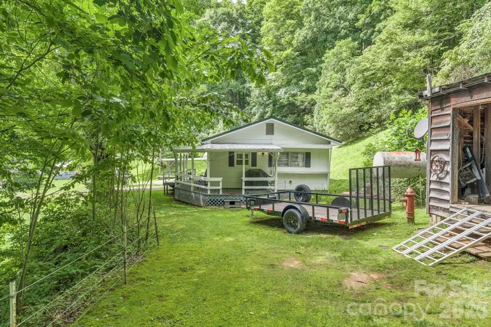 2850 Henson Creek Road Newland, NC 28657