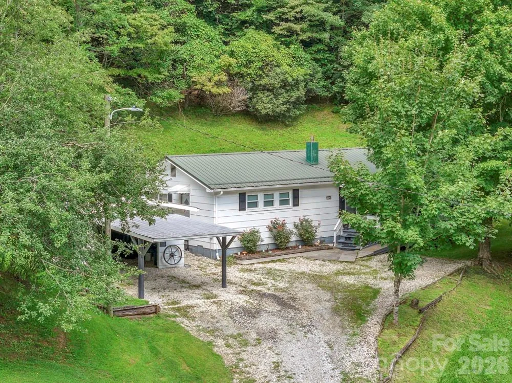 2850 Henson Creek Road Newland, NC 28657