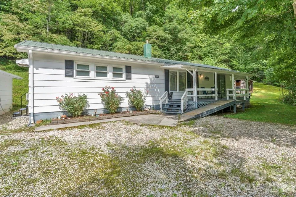 2850 Henson Creek Road Newland, NC 28657