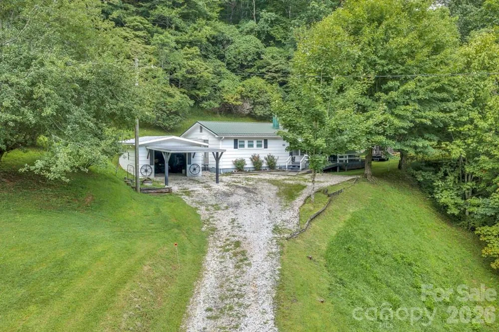 2850 Henson Creek Road Newland, NC 28657