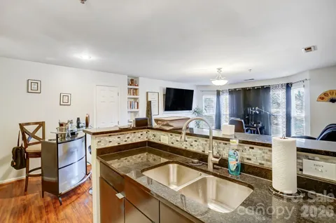 529 Graham Street #2I