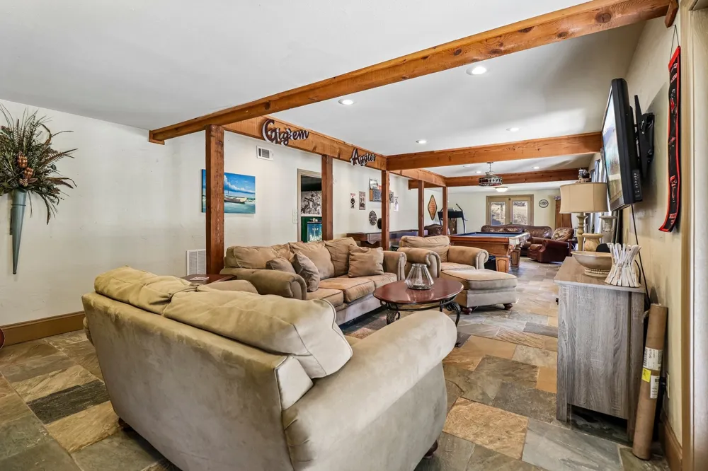 111 Vz County Road 4133 Canton, TX 75103
