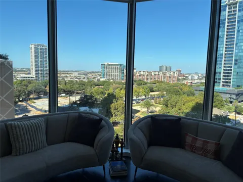2900 Mckinnon Street #804