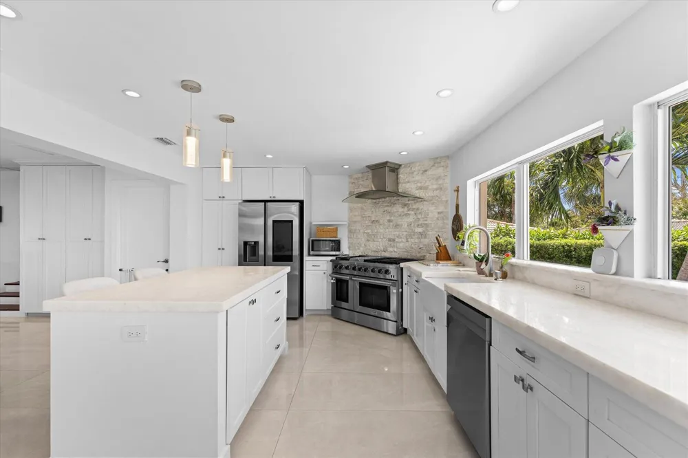 2948 NE 35th Court Lighthouse Point, FL 33064