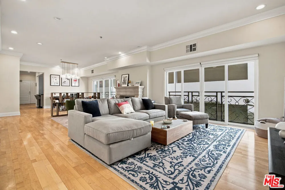11840 Dorothy Street #302 Los Angeles, CA 90049
