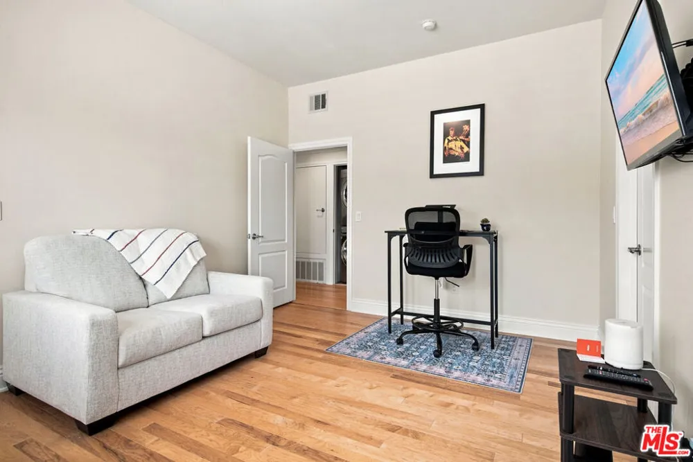 11840 Dorothy Street #302 Los Angeles, CA 90049