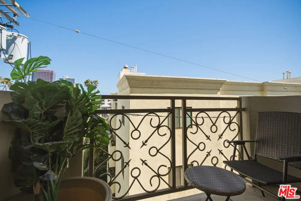 11840 Dorothy Street #302 Los Angeles, CA 90049