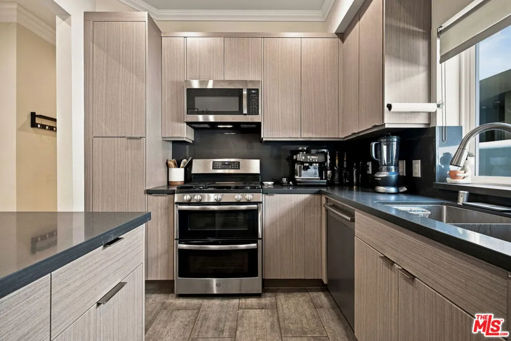 11840 Dorothy Street #302 Los Angeles, CA 90049