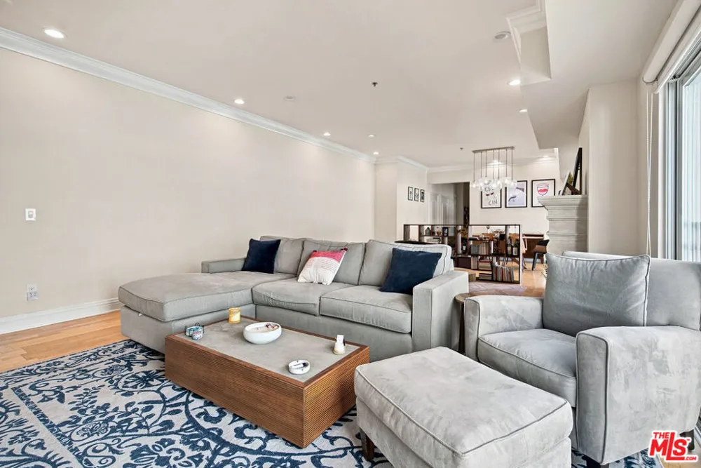11840 Dorothy Street #302 Los Angeles, CA 90049