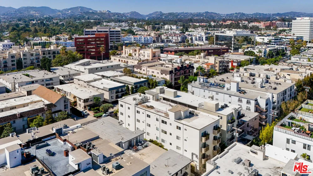 11840 Dorothy Street #302 Los Angeles, CA 90049