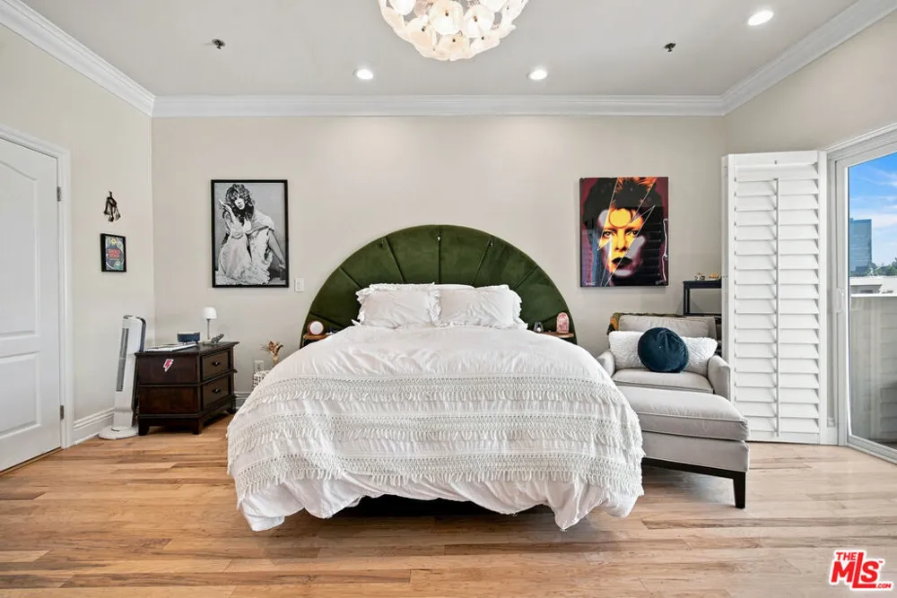 11840 Dorothy Street #302 Los Angeles, CA 90049